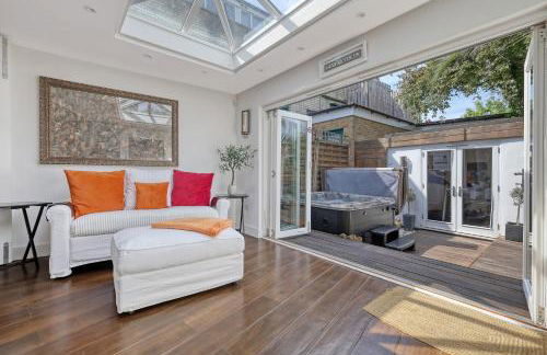 Dove House Wanstead - Stunning 4 Bedroom, 3 Bathroom House with Private Hottub & Gym - Escape London, in Lonon - Foto 6