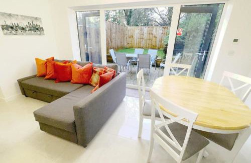 Walnut Flats-F2, 3-Bedroom with Garden & Patio - AC, Parking, Netflix, WIFI - Close to Oxford, Bicester & Blenheim Palace - Foto 6