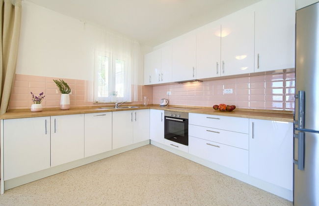 Villa in Cres With Sea Views & Pool - Foto 7