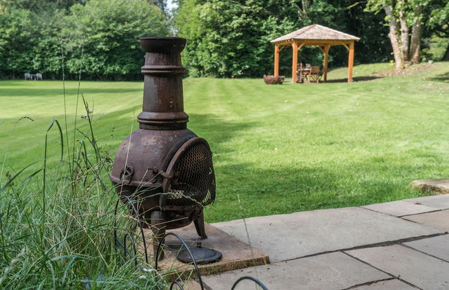 1-bed Cabin, 2 Adults, Wood Burning Hot Tub & Fire - Photo 30