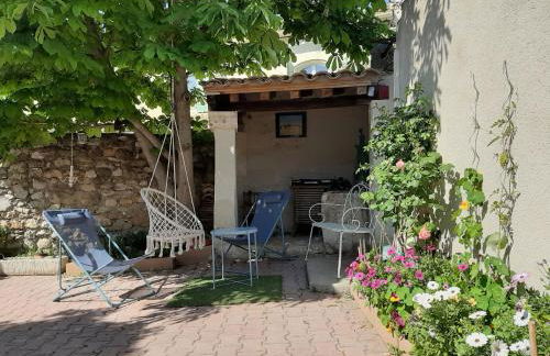 La capucinette à l’ombre du marronnier - Foto 13