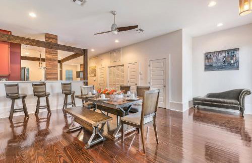 Spacious Loft-Style 3BR Townhouse by Hosteeva - Photo 6