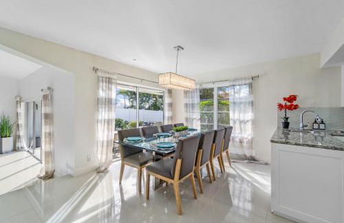 Beach Lux - Heated Pool with Infinity Spa, Cabana, BBQ, Golden Tee - Walk to Beach - by Maven Vacation Rentals - Foto 13