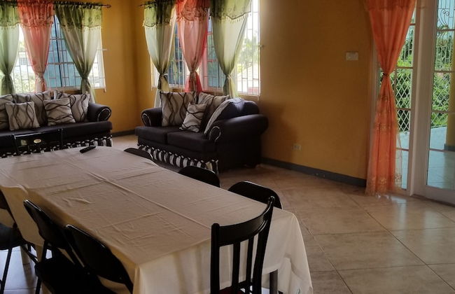 Holiday House Second floor Ste - Photo 7