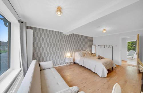 Lux 5 Bed sleeps 11, 10 mins from Wembley Stadium, Jacuzzi and Steam Shower - Photo 11