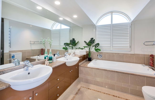 Magnificent Harbour View Villa in Orakei - Photo 25