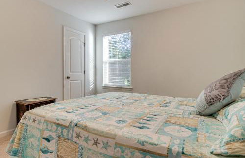 Dog-Friendly Home with Pool Access Near Oak Island! - Foto 18