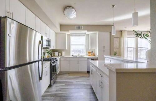 Stunning Water View 2BR · Jacuzzi & Rooftop Lounge - Foto 43