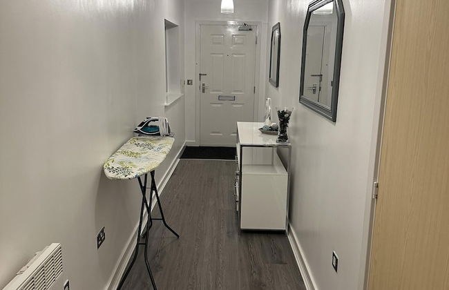 Remarkable 2-bed Apartment in Wolverhampton - Photo 11