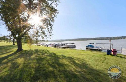 Modern Lake Geneva Condo with Year-Round Views - Foto 26