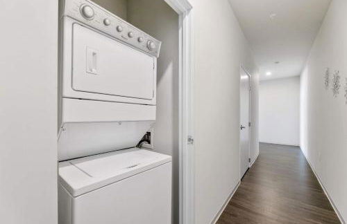 Spacious and Modern With Premium Amenities Near U of M - Foto 14