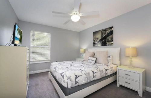 Fully Refurbished Vacation Home with South Facing Pool and Spa with Lake View in Quiet Community Nr Disney - Foto 24