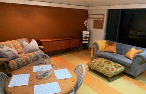 Annie the Annex, A self contained home from home fully equipped space with street parking - Foto 8