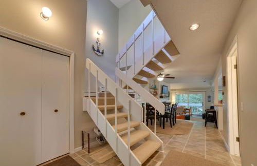 Harbor Springs Condo with Fireplace Near Skiing! - Foto 16