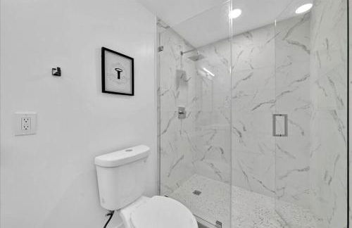 Sunny Days Getaway, 5BD Heated Pool Family Home! - Foto 36