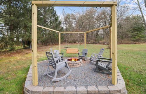 (NEW) Blue Mtn Poconos Retreat Htd pool pet frndly - Foto 41