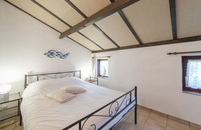 V32 with parking and shared pool - Photo 4