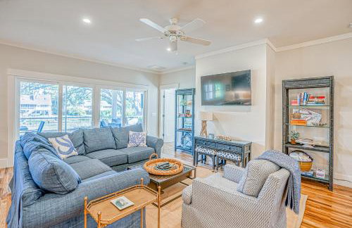 NEW LISTING Six Bedrooms - Private Dock - Steps to the Beach - Sleeps 14 - Foto 8