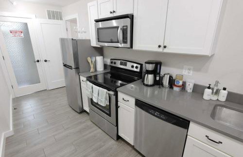 White Brick Retreat - Shaw - Photo 2