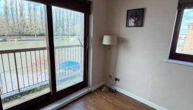 Elegant 1-Bedroom Flat With Stunning Thames views - Photo 4