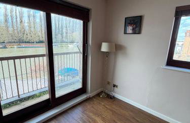 Elegant 1-Bedroom Flat With Stunning Thames views - Photo 4
