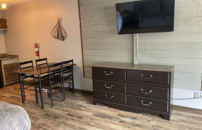 Gold Suites Rentals - Photo 11