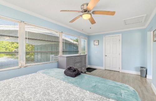 Relaxing 4 bedroom home with Pool - Photo 27