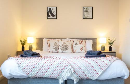 Adrian House, near Hospital, easy parking + garden - Foto 7