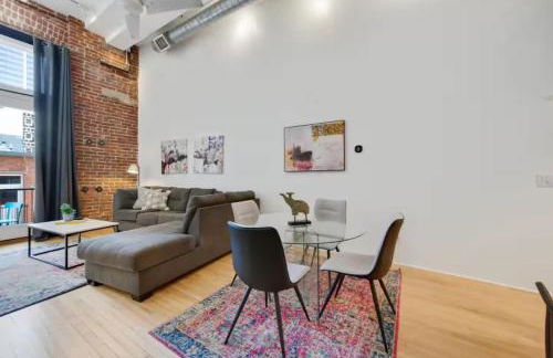 Loft Retreat - King Bed&Balcony - Pet-Friendly 30 - Foto 9