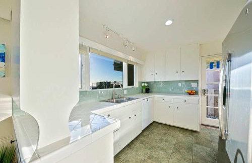 Ocean Views Walk to the Beach with King Suite - Foto 23