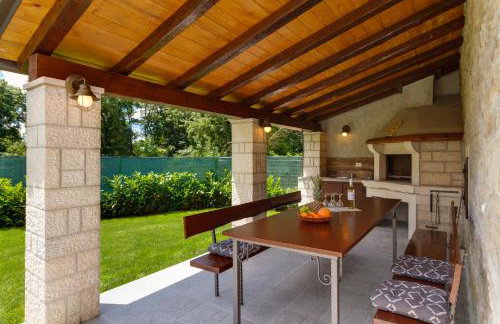 Villa Zoro with a lovely garden and a private POOL in the middle of Istria - Foto 10