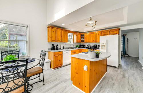 Richmond Home with Deck 1 Mi to Richmond Raceway! - Foto 2