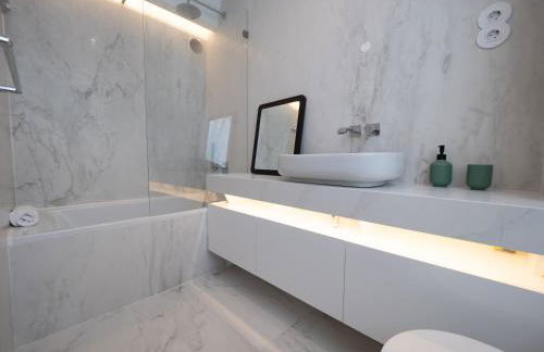 Augusta 229-5E-City Center Apt- Balcony & Elevator - Photo 14