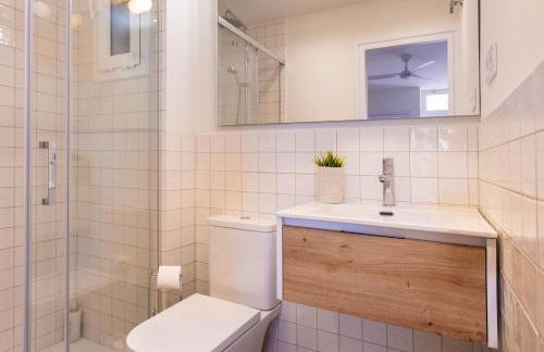 LETS HOLIDAYS Beach front apartment in Gavà Mar, Pine Beach - Photo 23