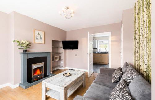 Quinton Essentials - Photo 1