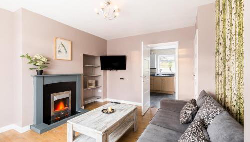 Quinton Essentials - Photo 1