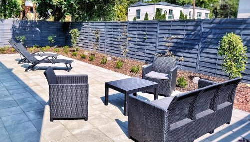 MODERN VILLA & PRIVATE GARDEN in Warsaw - Fully Renovated 2025 - Foto 5, Garden, sunbed, Garden view