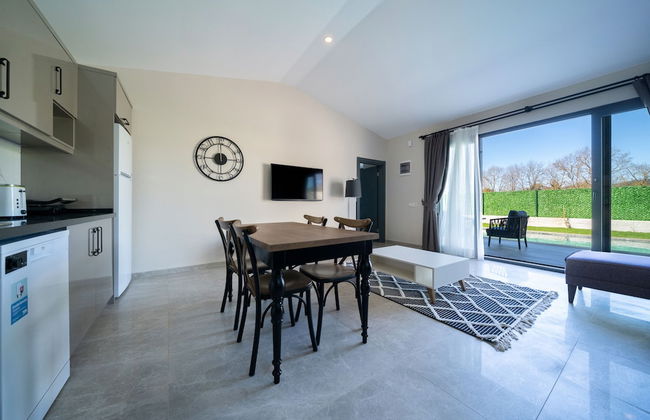 1 Bedroom Private Honeymoon Villa - Photo 13