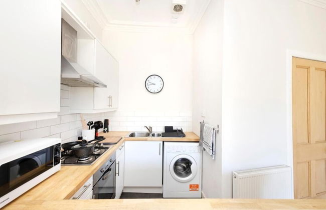 JOIVY Cosy Flat Next to Haymarket - Photo 7