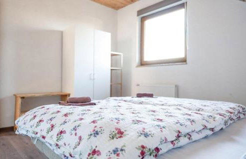 3 Bedroom Awesome Home In Gospic - Foto 13