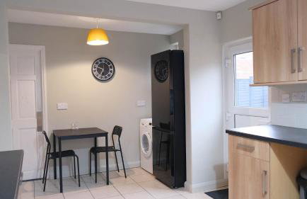 Lovely 5 Bedroom Home w Garden near Northampton - Photo 28