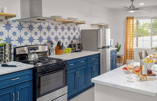 Fable by Avantstay 2 Unique Spaces, w/ Bowling, Hot Tub, Fire Pit, Large Yard - Photo 14