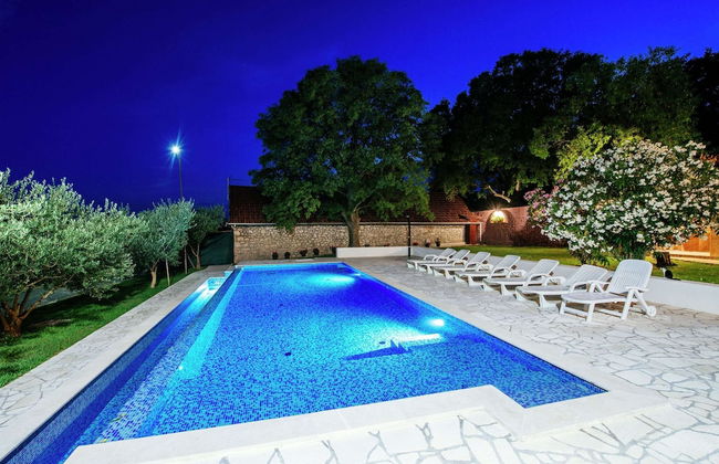 Private Estate With 2 Infinity Pools - Foto 23