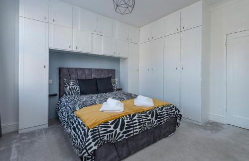 Whole House Sleeps 6 Garden Workspace Waterloo in 20 mins - Foto 3