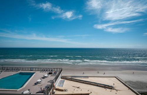 New Listing! Dog-friendly direct oceanfront with private balcony and heated rooftop pool - Foto 48