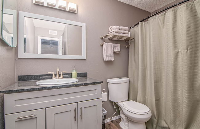 Midland Condo With Pool - Photo 10