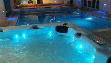 Couples Country Escape includes Private Indoor Pool and Hot tub in North Wales - Foto 1