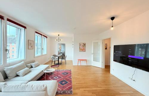 New-three room-Entire Apartment with two Balconies & Garage, Central-Fast Access to City Center - Barmbek -Stadtpark - Foto 32