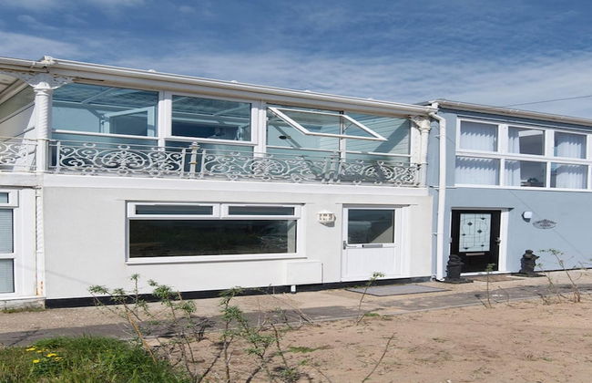 Stunning Beach House On the Beach - Foto 35