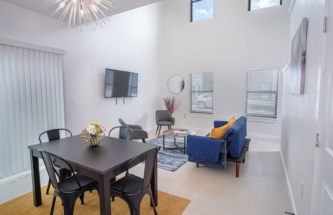 Elevate Your Stay at 3br/2.5ba Downtown Gem! - Foto 12